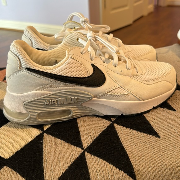 Nike Shoes - Nike air maxes